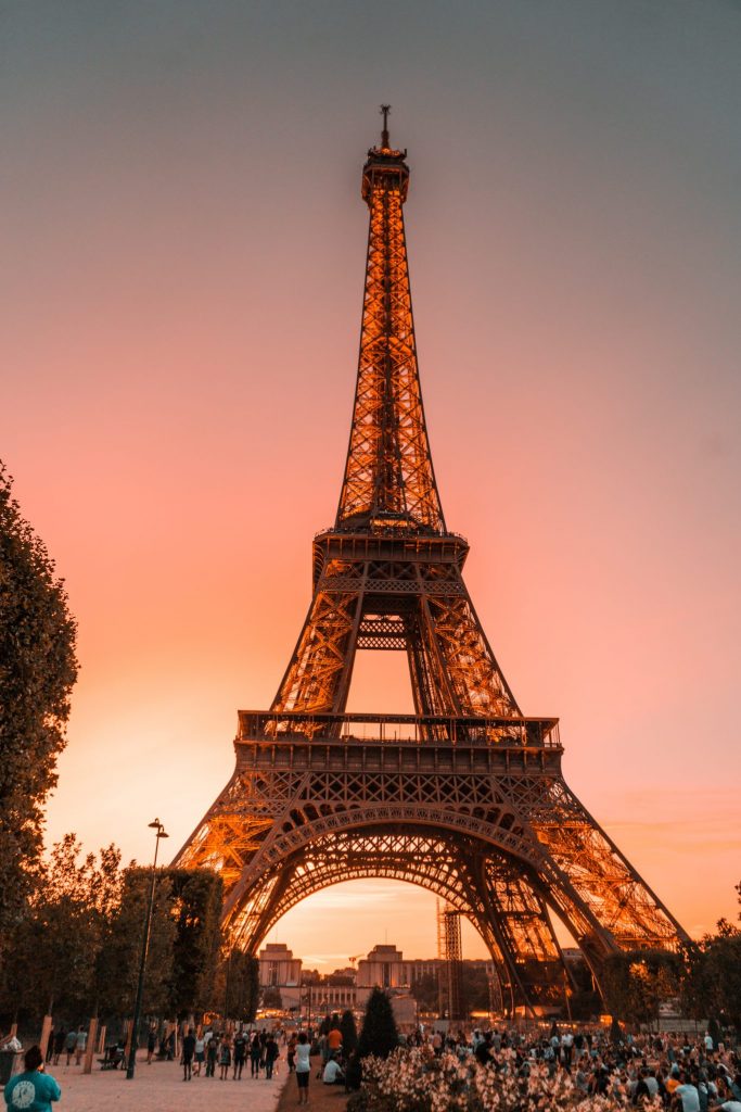 torre-eiffel-con-ninos