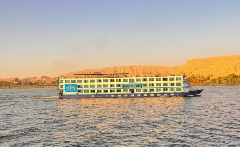 crucero por el nilo al atardecer