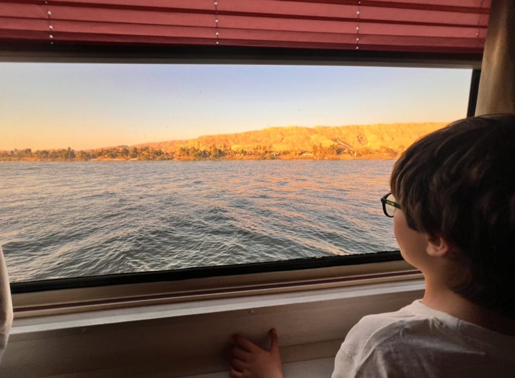 crucero por el nilo al atardecer